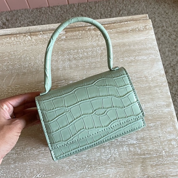 Mini Green Crocodile Purse - Picture 2 of 4